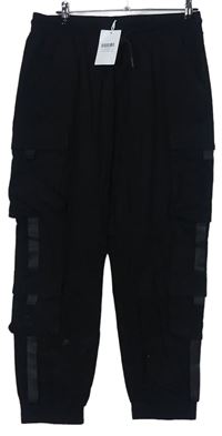 Pánské černé plátěné cargo kalhoty s kapsami 